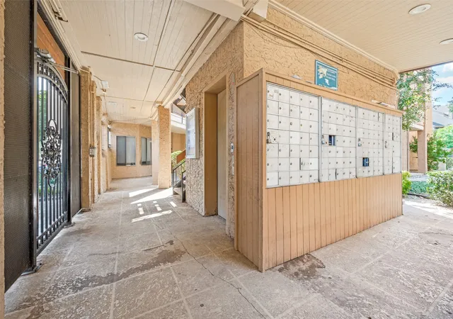 Listing Photo 4 - Condo for sale in building located at 5550 Spring Vly Rd, Dallas, TX 75254 - Unit #C21