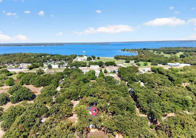 Photo 3 of Single family home for sale at 203 Seagrove Ln, Quinlan, TX 75474 | MLS# 21403181 | Listing updated on 2026-10-07