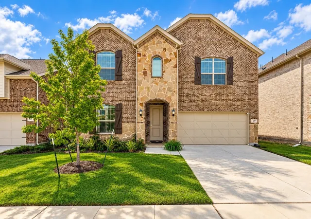 Photo 1 of Single family home for sale at 129 Invermore Dr, Little Elm, TX 75068 | MLS# 21401687 | Listing updated on 2026-10-08