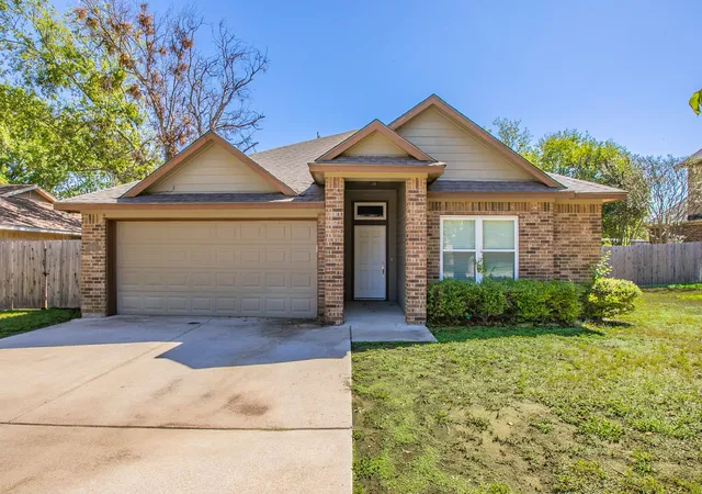 Photo 1 of Single family home for sale at 1502 Jane Ln, West, TX 76691 | MLS# 21405182 | Listing updated on 2026-10-08
