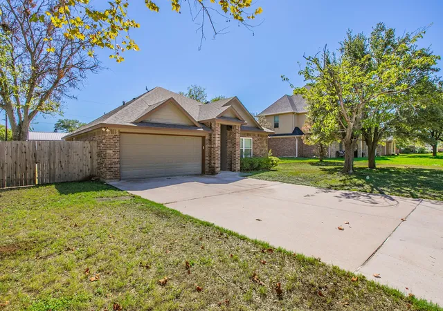 Photo 2 of Single family home for sale at 1502 Jane Ln, West, TX 76691 | MLS# 21405182 | Listing updated on 2026-10-08