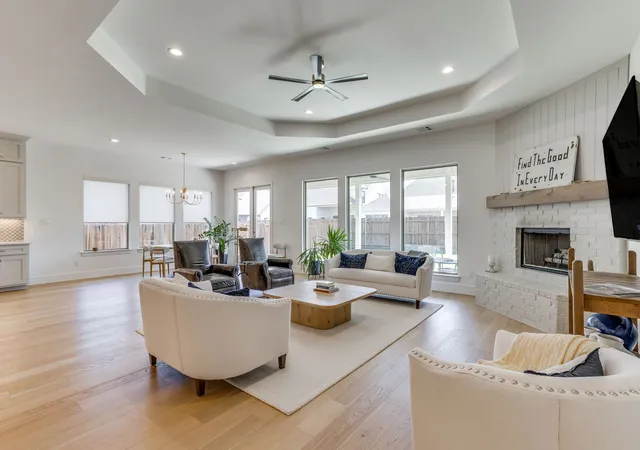 Photo 3 of Single family home for sale at 950 Highlands Ave, Aledo, TX 76008 | MLS# 21404459 | Listing updated on 2026-10-07