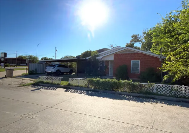 Single family home for sale at 105 N Cole St, Comanche, TX 76442 | MLS# 21405078