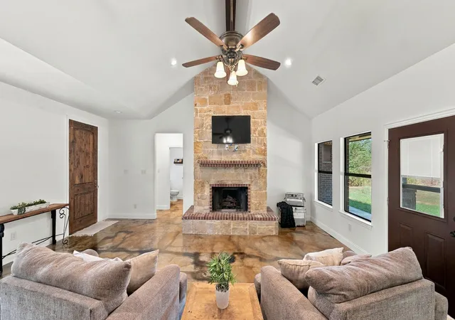 Single family home for sale at 1389 County Rd 3591, Paradise, TX 76073 | MLS# 21404392