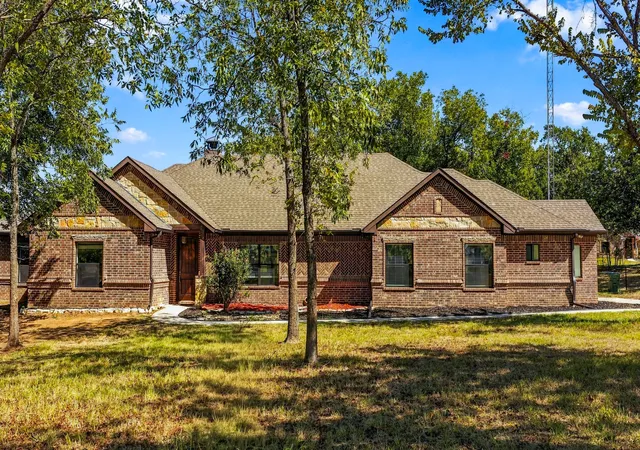Photo 2 of Single family home for sale at 1389 County Rd 3591, Paradise, TX 76073 | MLS# 21404392 | Listing updated on 2026-10-07