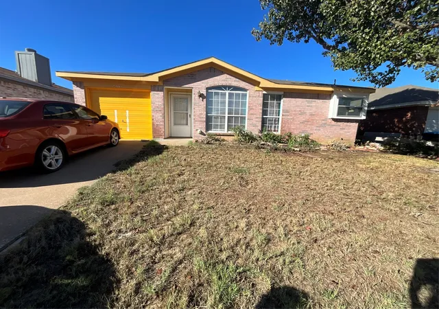 Photo 1 of Single family home for sale at 2508 Stagecoach St, Fort Worth, TX 76133 | MLS# 21404589 | Listing updated on 2026-10-07