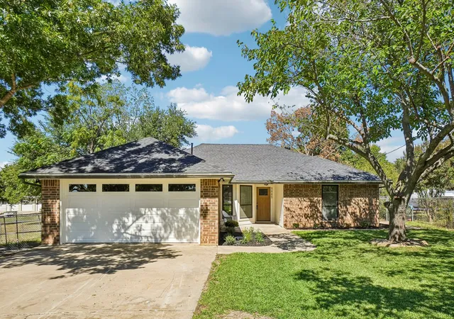 Photo 1 of Single family home for sale at 5885 Mitchell Saxon Rd, Fort Worth, TX 76140 | MLS# 21405313 | Listing updated on 2026-10-08