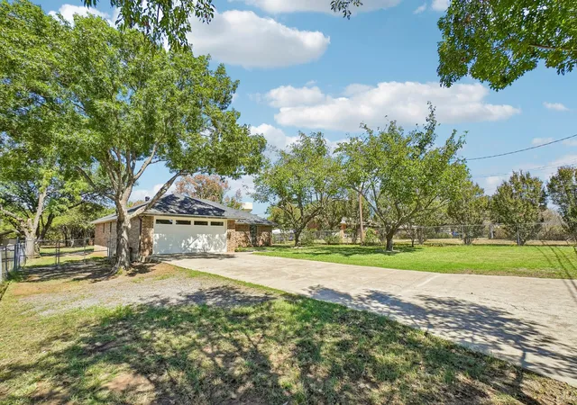 Photo 2 of Single family home for sale at 5885 Mitchell Saxon Rd, Fort Worth, TX 76140 | MLS# 21405313 | Listing updated on 2026-10-08