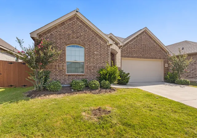 Photo 2 of Single family home for sale at 3618 Big Nemaha Dr, Crandall, TX 75114 | MLS# 21405397 | Listing updated on 2026-10-07