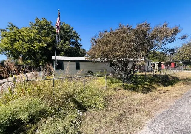 Photo 3 of Manufactured home for sale at 109 Park Dr, Wylie, TX 75098 | MLS# 21405404 | Listing updated on 2026-10-07
