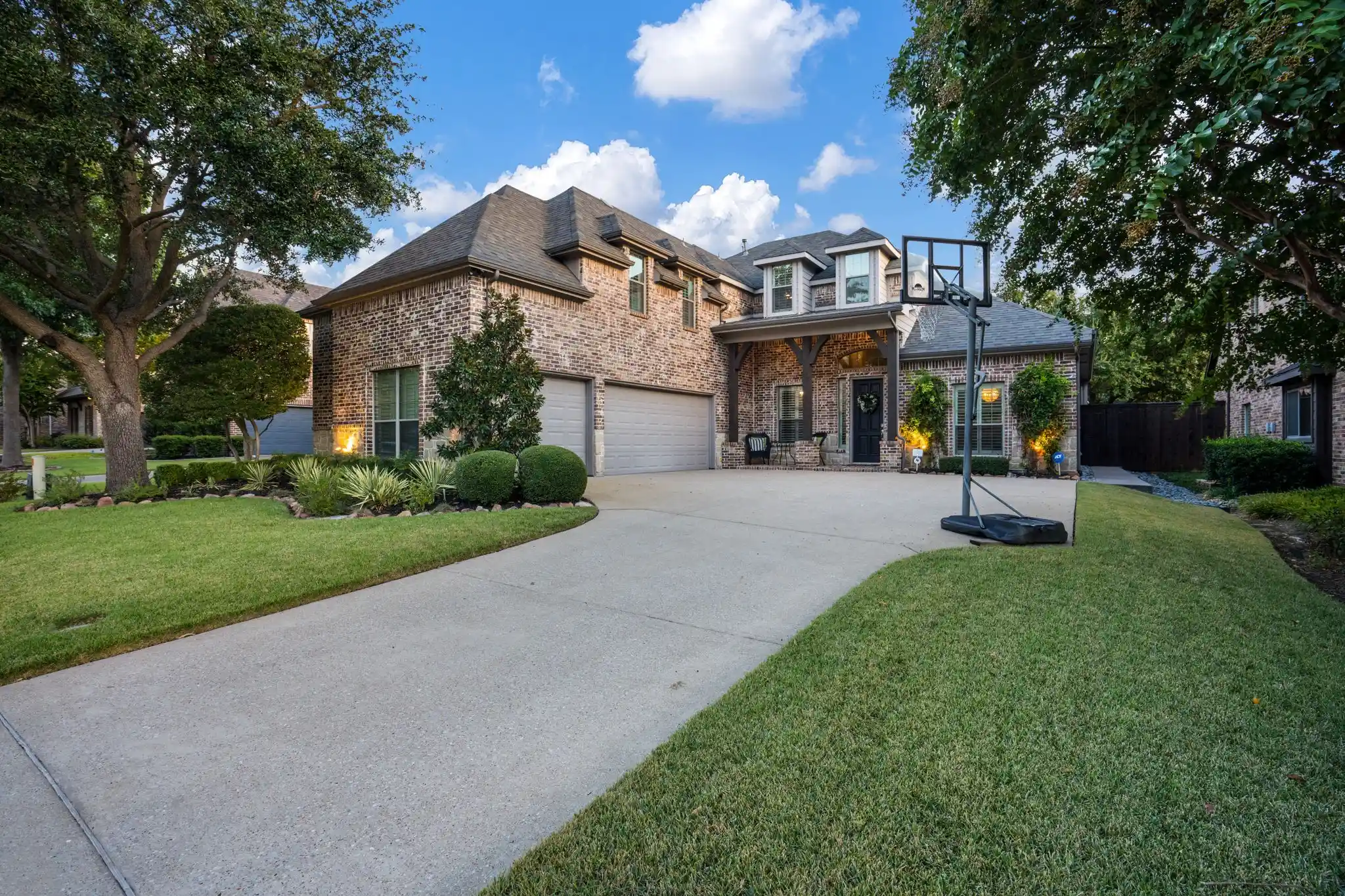 Photo 1 of Single family home for sale at 15605 Crown Cvs Ln, Frisco, TX 75035 | MLS# 21404447 | Listing updated on 2026-10-24