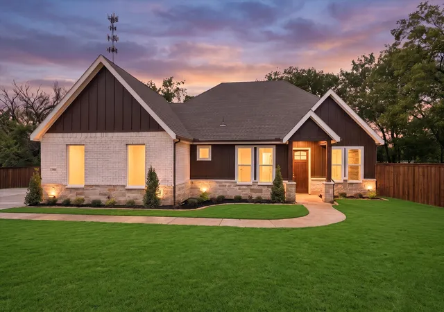 Single family home for sale at 105 Iron Horse Ln, Denison, TX 75020 | MLS# 21405382