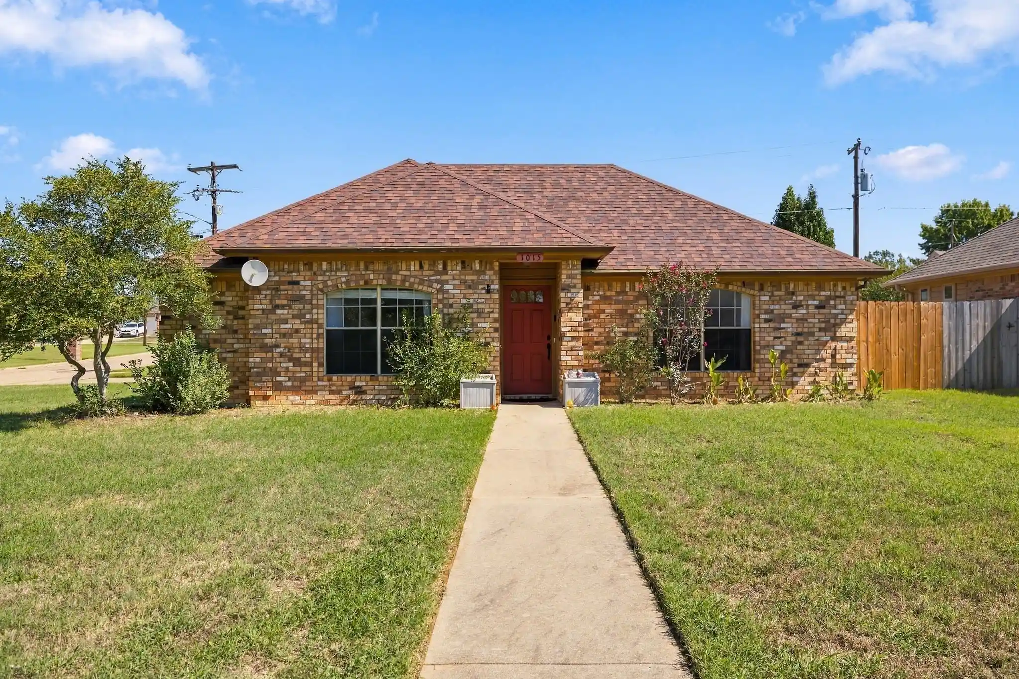 Photo 1 of Single family home for sale at 1015 Shelly Dr, Cleburne, TX 76031 | MLS# 21398290 | Listing updated on 2026-10-19