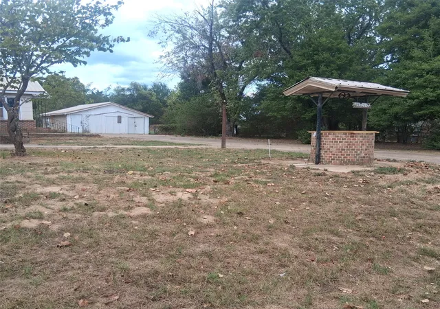 Photo 3 of Single family home for sale at 1103 Southeast 3rd, Antlers, OK 74523 | MLS# 21403485 | Listing updated on 2026-10-07