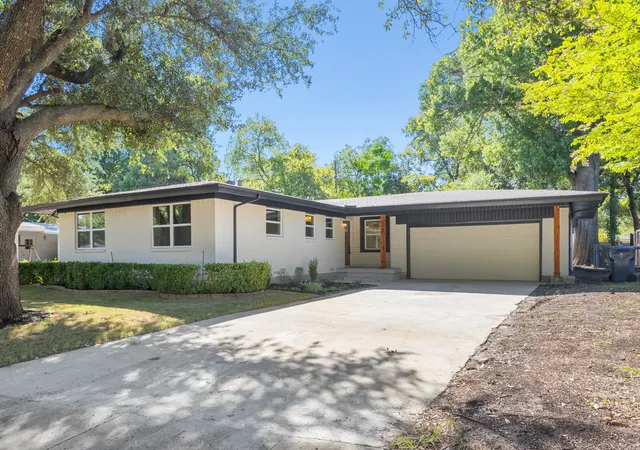 Single family home for sale at 917 Blossom Cir, Garland, TX 75041 | MLS# 21405302