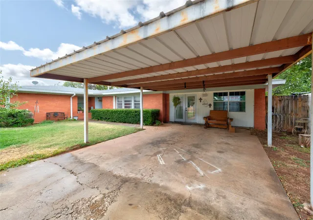 Photo 3 of Single family home for sale at 302 Lexington Ave, Abilene, TX 79605 | MLS# 21405430 | Listing updated on 2026-10-07