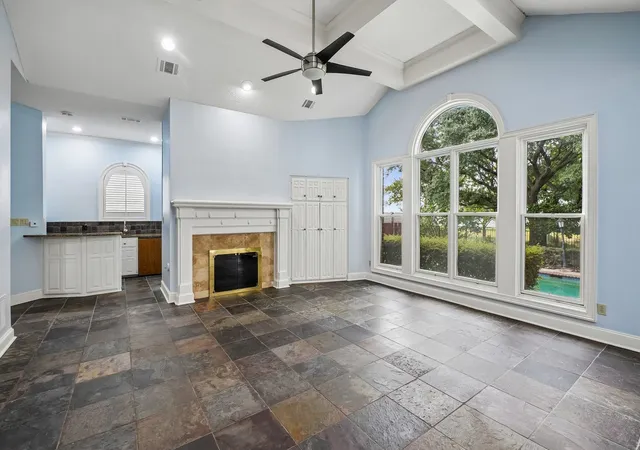 Photo 3 of Mansion for sale at 32 Victoria Dr, Rowlett, TX 75088 | MLS# 21403917 | Listing updated on 2026-10-08