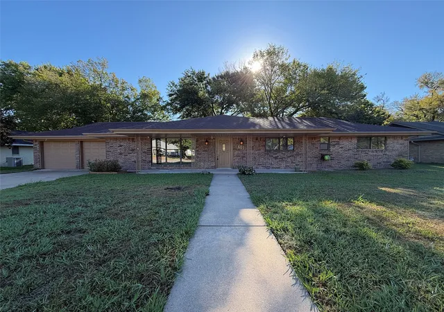 Photo 1 of Single family home for sale at 607 Turtle Crk Dr, Greenville, TX 75402 | MLS# 21404983 | Listing updated on 2026-10-11