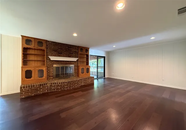 Photo 3 of Single family home for sale at 607 Turtle Crk Dr, Greenville, TX 75402 | MLS# 21404983 | Listing updated on 2026-10-11