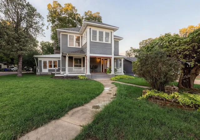 Photo 3 of Single family home for sale at 701 E Main St, Whitesboro, TX 76273 | MLS# 21402012 | Listing updated on 2026-10-07