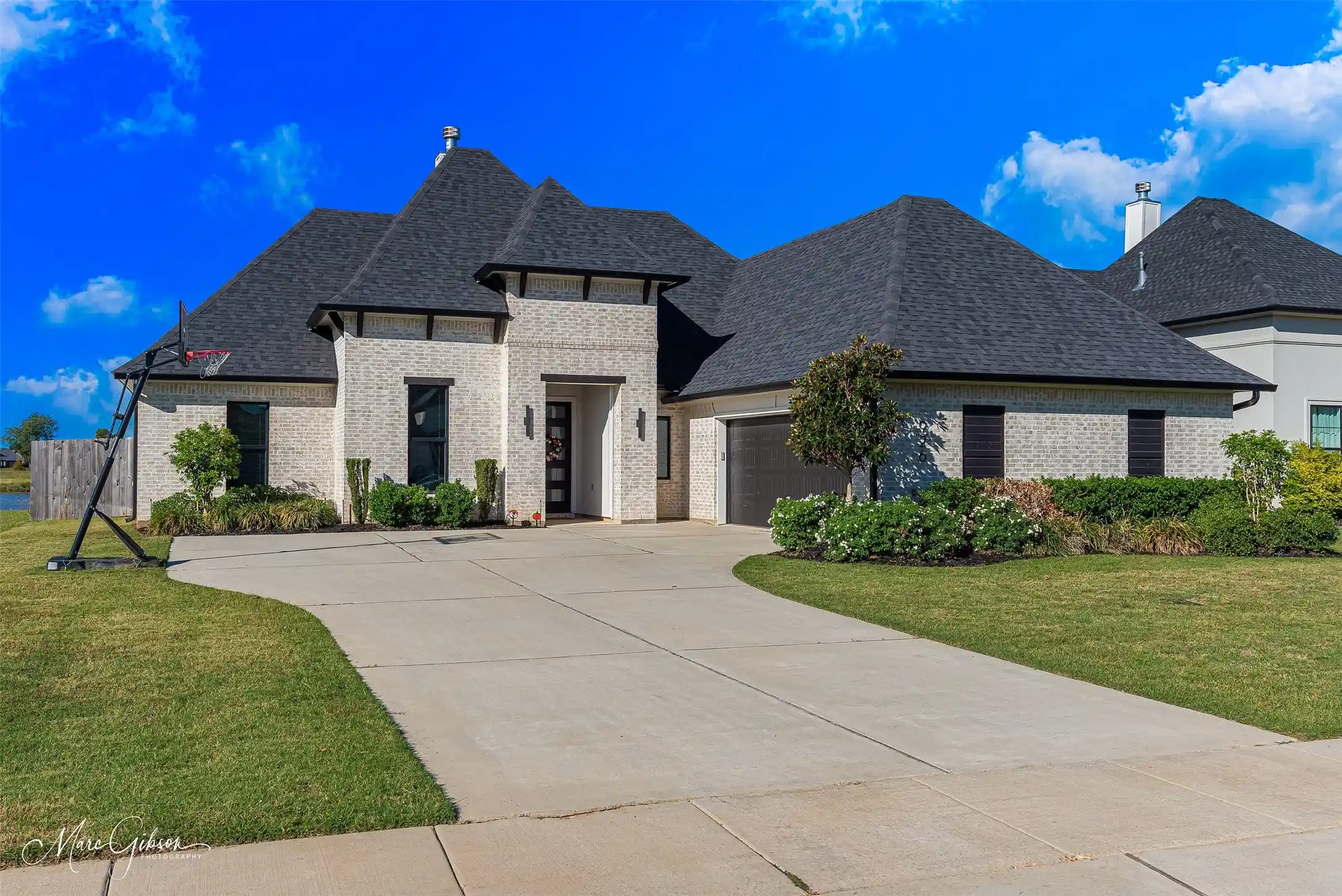 Photo 1 of Single family home for sale at 926 Chisolm Trl, Bossier City, LA 71111 | MLS# 21404466 | Listing updated on 2026-10-18