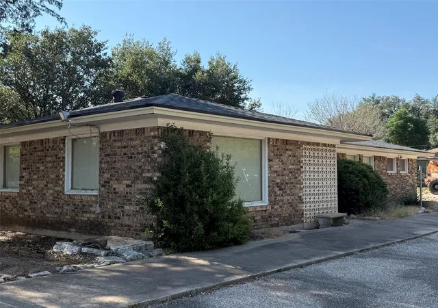 Photo 2 of Single family home for sale at 401 5th Street, Gatesville, TX 76528 | MLS# 21405305 | Listing updated on 2026-10-08