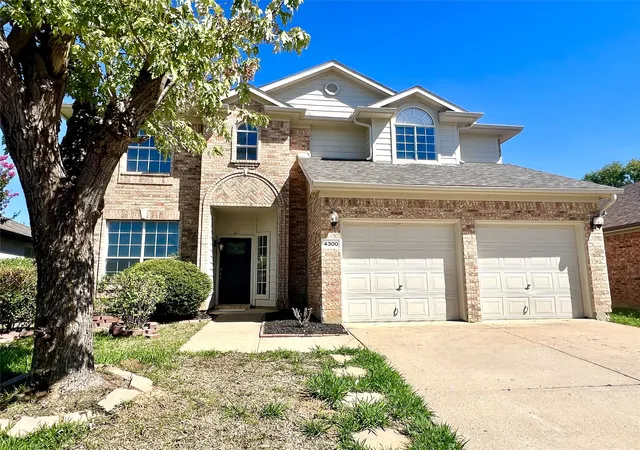 Photo 1 of Single family home for sale at 4300 Stone Holw Way, Euless, TX 76040 | MLS# 21404237 | Listing updated on 2026-10-08