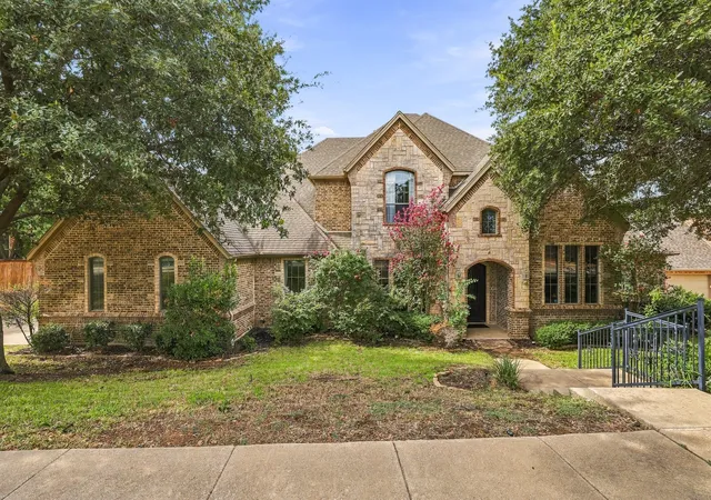 Photo 1 of Single family home for sale at 1803 Pintail Pkwy, Euless, TX 76039 | MLS# 21399955 | Listing updated on 2026-10-07