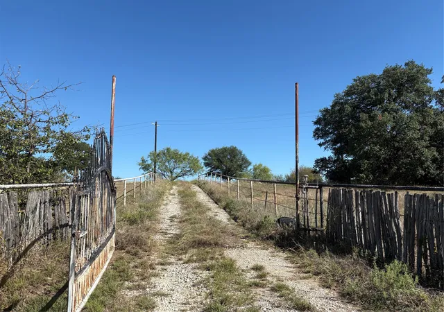 Photo 1 of Manufactured home for sale at 104 Russell Bnd Rd, Weatherford, TX 76088 | MLS# 21405295 | Listing updated on 2026-10-07