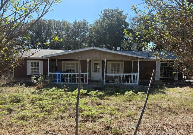 Photo 3 of Manufactured home for sale at 104 Russell Bnd Rd, Weatherford, TX 76088 | MLS# 21405295 | Listing updated on 2026-10-07