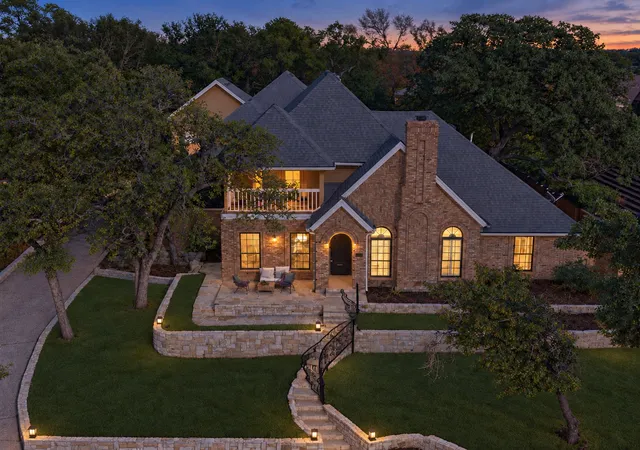 Photo 2 of Mansion for sale at 3509 Brentwood Dr, Colleyville, TX 76034 | MLS# 21367786 | Listing updated on 2026-10-08