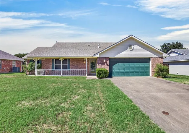 Single family home for sale at 1204 S Bettie St, Mabank, TX 75147 | MLS# 21405337