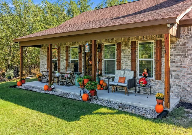 Photo 1 of Single family home for sale at 136 N Bronco Ct, Springtown, TX 76082 | MLS# 21404399 | Listing updated on 2026-10-07