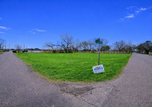 Photo 1 of Land for sale at 724 E Hughes St, Collinsville, TX 76233 | MLS# 21405059 | Listing updated on 2026-10-10