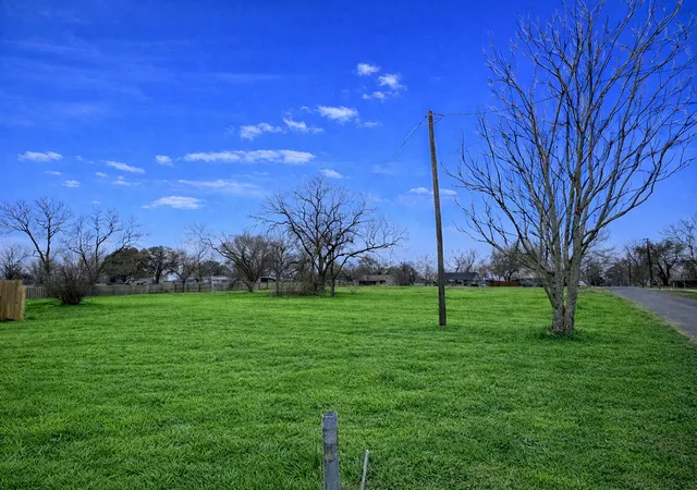 Photo 3 of Land for sale at 724 E Hughes St, Collinsville, TX 76233 | MLS# 21405059 | Listing updated on 2026-10-10