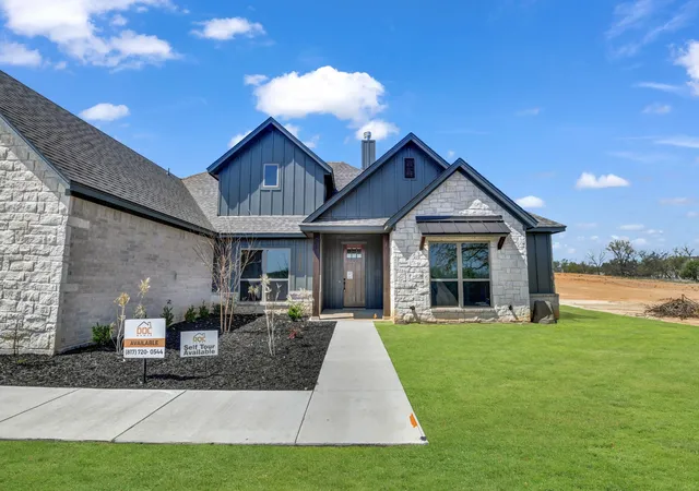 Photo 2 of Single family home for sale at 10016 Valley Oak Way, Springtown, TX 76082 | MLS# 21405601 | Listing updated on 2026-10-10