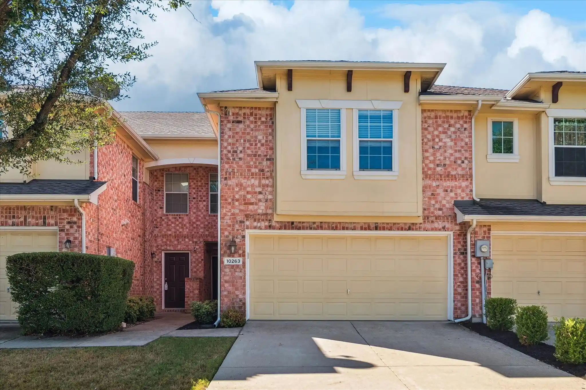 Photo 1 of Townhouse for sale at 10263 Summit Run Dr, Frisco, TX 75035 | MLS# 21404584 | Listing updated on 2026-10-11