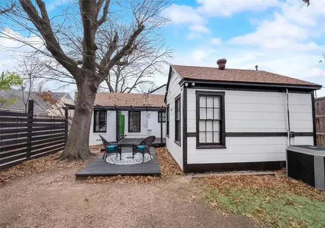 Photo 2 of Single family home for sale at 2707 Burlington Blvd, Dallas, TX 75211 | MLS# 21405606 | Listing updated on 2026-10-09