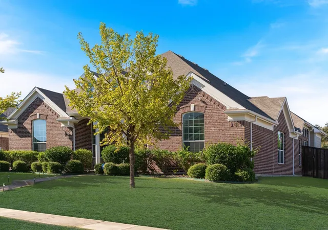 Photo 3 of Single family home for sale at 2901 Regents Park Ln, Garland, TX 75043 | MLS# 21405270 | Listing updated on 2026-10-10
