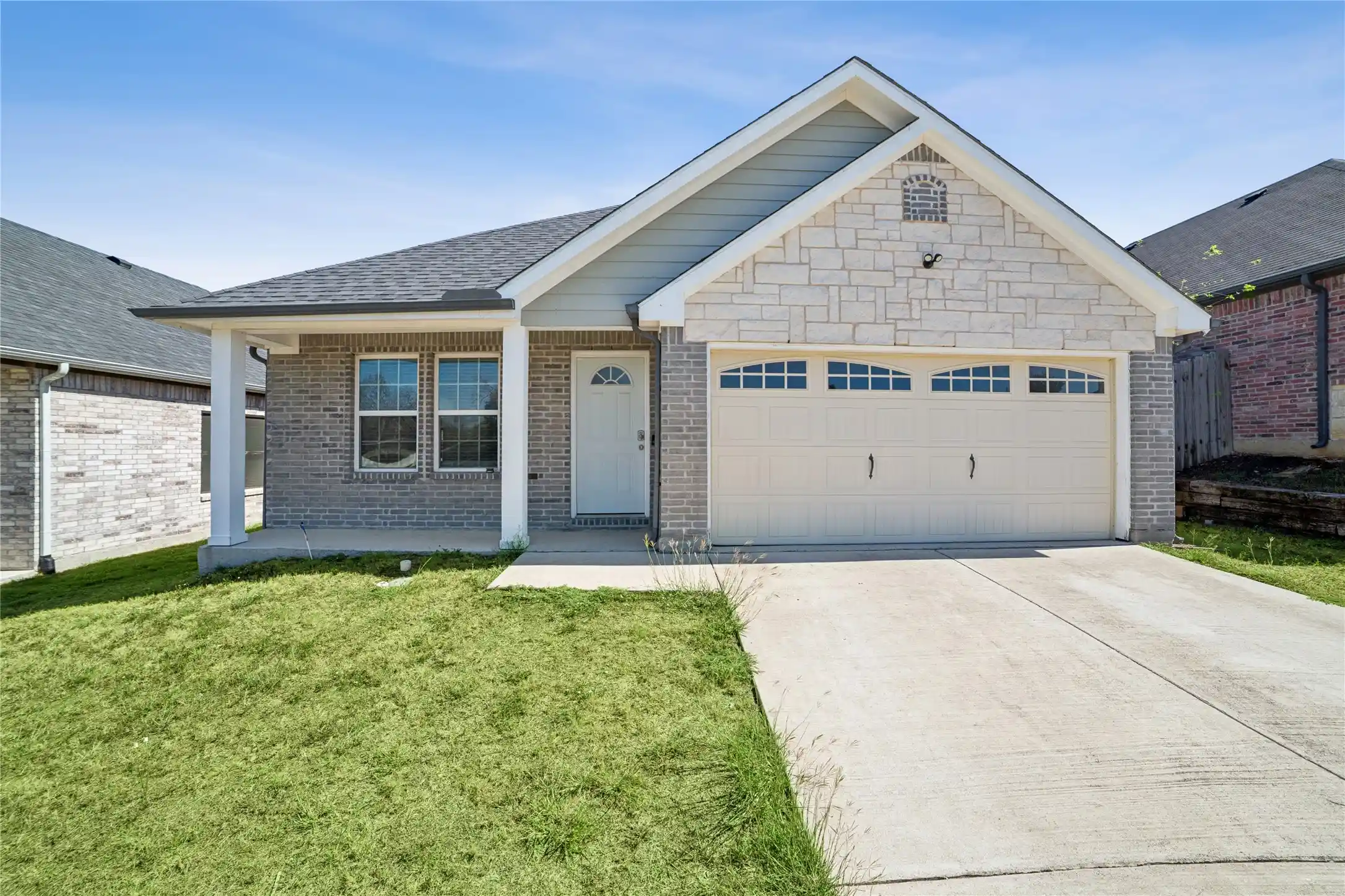 Photo 1 of Single family home for sale at 807 N Ridge Dr, Fort Worth, TX 76108 | MLS# 21403648 | Listing updated on 2026-10-27