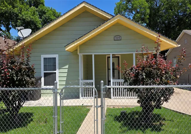 Photo 1 of Single family home for sale at 524 W Broadus Ave, Fort Worth, TX 76115 | MLS# 21405653 | Listing updated on 2026-10-07