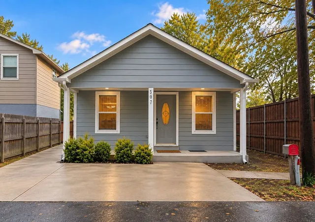 Photo 1 of Single family home for sale at 507 Morris St, Terrell, TX 75160 | MLS# 21404235 | Listing updated on 2026-10-07