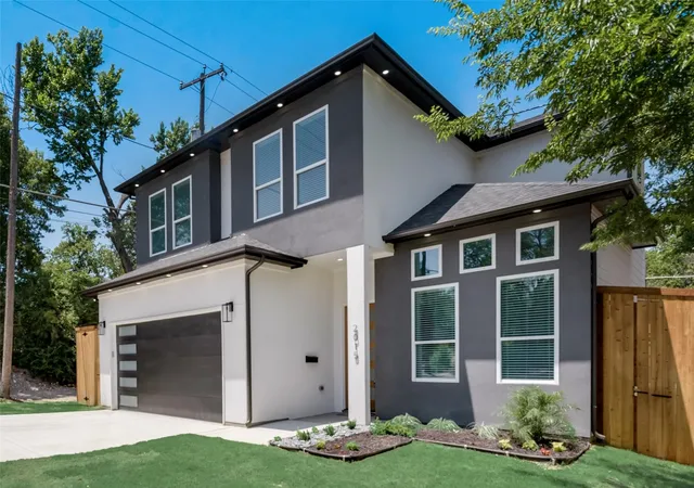 Photo 1 of Single family home for sale at 2015 S Ewing Ave, Dallas, TX 75216 | MLS# 21405696 | Listing updated on 2026-10-07