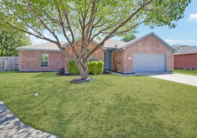 Photo 2 of Single family home for sale at 2724 Douglas Dr, Mc Kinney, TX 75071 | MLS# 21403495 | Listing updated on 2026-10-10