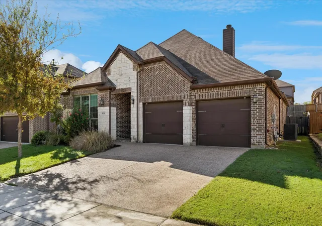 Photo 2 of Single family home for sale at 3020 Waterfall Dr, Fort Worth, TX 76177 | MLS# 21405540 | Listing updated on 2026-10-08