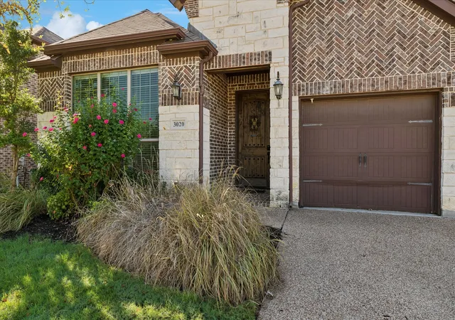 Photo 3 of Single family home for sale at 3020 Waterfall Dr, Fort Worth, TX 76177 | MLS# 21405540 | Listing updated on 2026-10-08