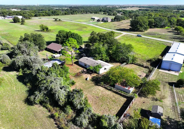 Photo 3 of Manufactured home for sale at 3048 Green Meadows Rd, Granbury, TX 76049 | MLS# 21402336 | Listing updated on 2026-10-07