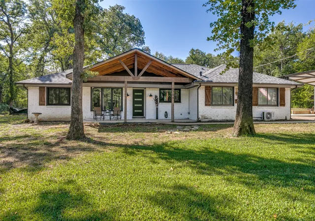 Photo 1 of Single family home for sale at 5704 Pecan Cir, Alvarado, TX 76009 | MLS# 21403211 | Listing updated on 2026-10-10
