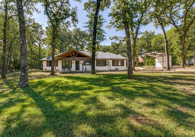 Photo 2 of Single family home for sale at 5704 Pecan Cir, Alvarado, TX 76009 | MLS# 21403211 | Listing updated on 2026-10-10