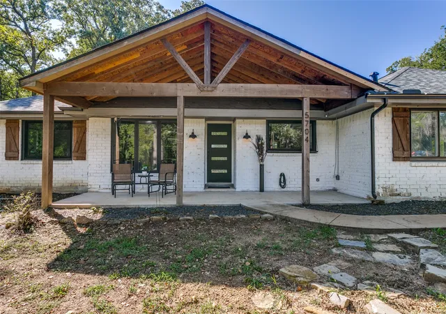 Photo 3 of Single family home for sale at 5704 Pecan Cir, Alvarado, TX 76009 | MLS# 21403211 | Listing updated on 2026-10-10